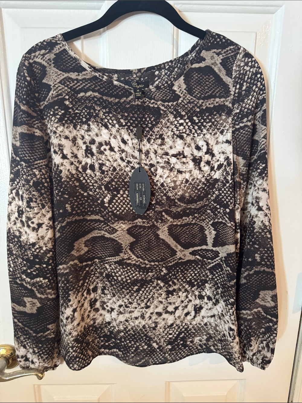 NWT Cupio Black and Cream Snake-Print Long Sleeve Tee